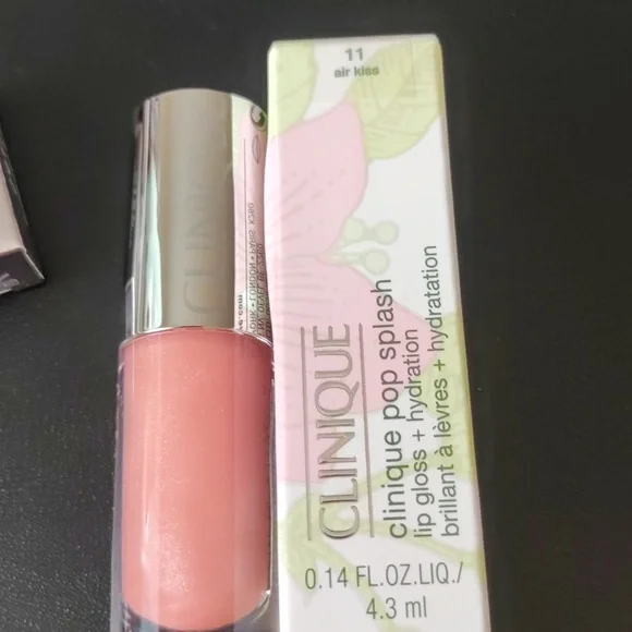 Clinique Skincare and Makeup Set with Striped Pouch 6 Piece Set. - Picture 8 of 8